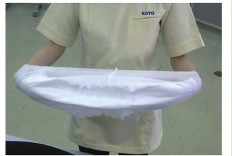 STEP1 パンツを前後に伸ばす