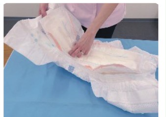 STEP2 おむつとパッドの股ぐりを合わせる